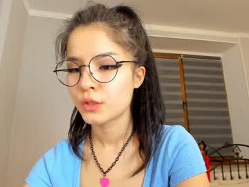 local cam girl akino_17 image #648533