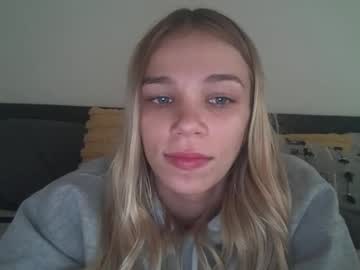 chloe_damian local cam