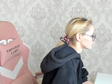 local cam girl blondyliluu image #2720014
