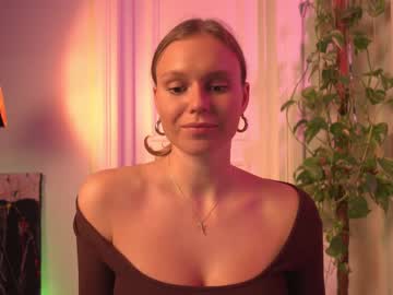 local cam girl chillwithkira image #386850