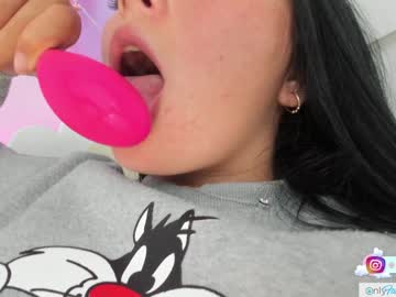 local cam girl pavlovacoluccii_ image #2557573