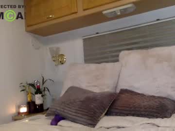 local cam girl dontgivethisout image #1139964