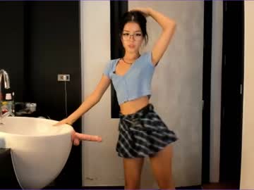 local cam girl akino_17 image #1227903