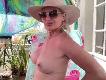 local cam girl gl1tter_barbie image #2430735