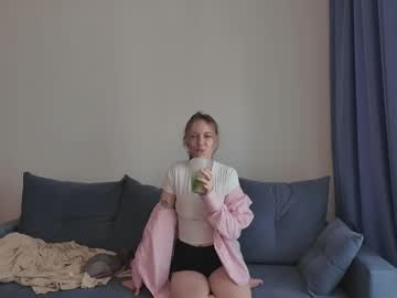 local cam girl emy__lunar image #2757618
