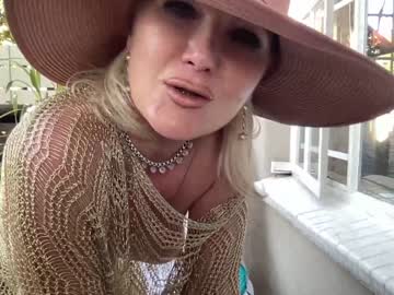 local cam girl gl1tter_barbie image #1093875